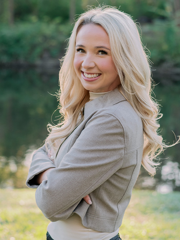 Head shot of female MaaPaa board member. Her name is Colleen Scannell who does sales at Cisco.