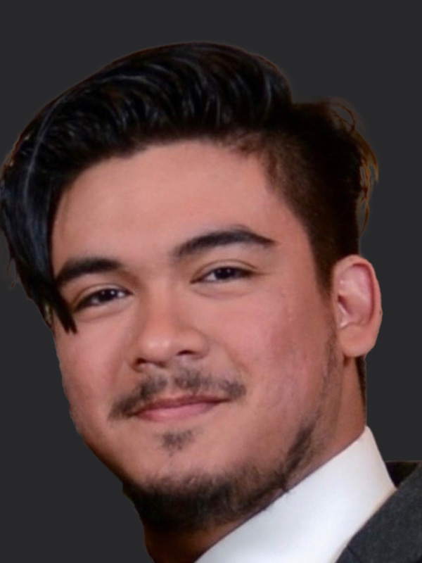 Head shot of male MaaPaa board member. His name is Jonathan Mena who is the founder & president at HomeVest.